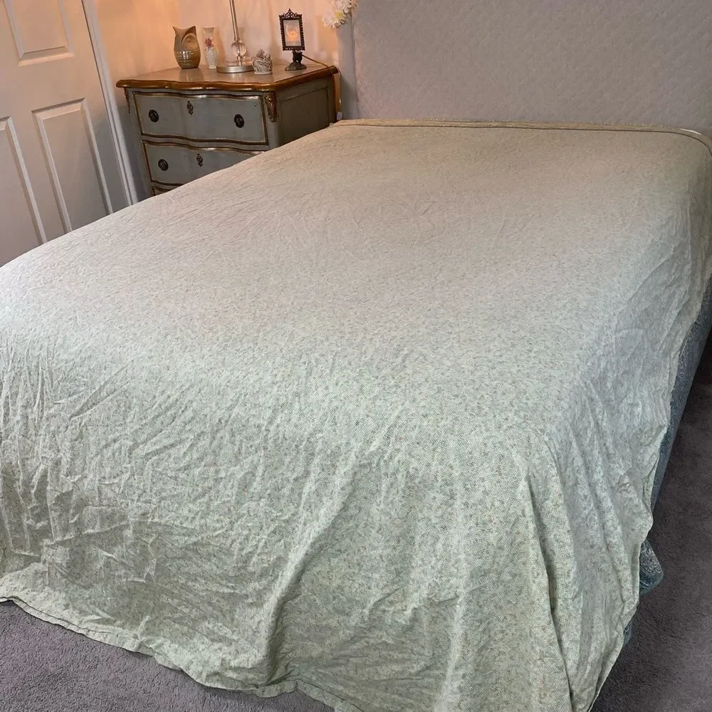 Croscill Bedding Sheets in Gold and Gray